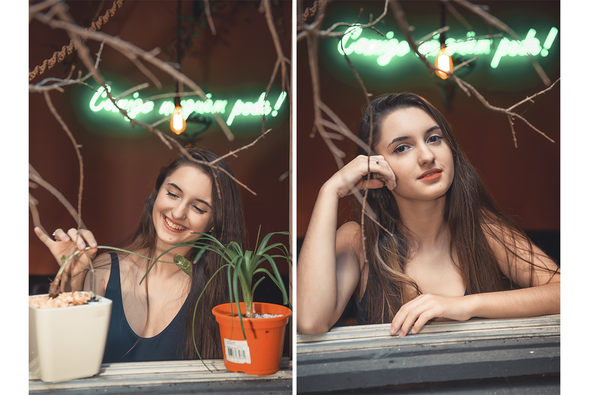 Duas fotos lado a lado da modelo posando em uma janela brincando com flores durante seu ensaio fotográfico de casamento e 15 anos em Cúrcuma    cafeteria e confeitaria. Foto por Marco Moscarelli Fotógrafo Pelotas