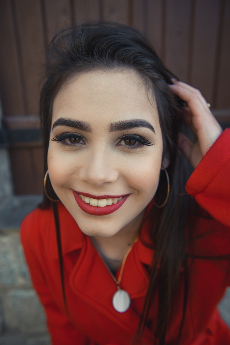 Retrato do rosto bem próxima a lente da debutante de 15 anos  , durante seu ensaio de 15 anos para seu aniversário de 15 anos. Foto por Marco Moscarelli 