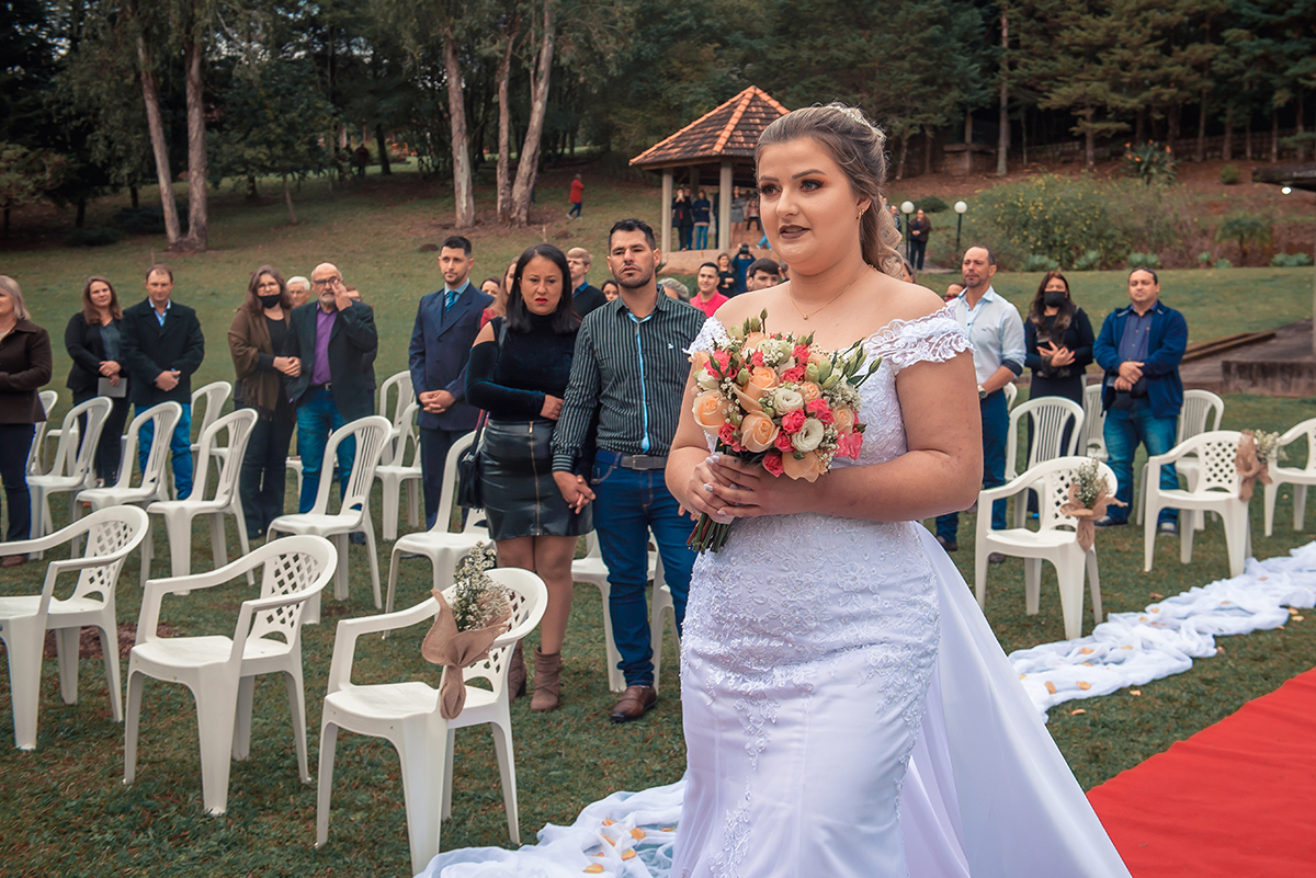 Entrada da noiva na cerimônia de casamento realizado na colônia de pelotas no parque fiss. Foto por Marco Moscarelli Fotógrafo Pelotas.