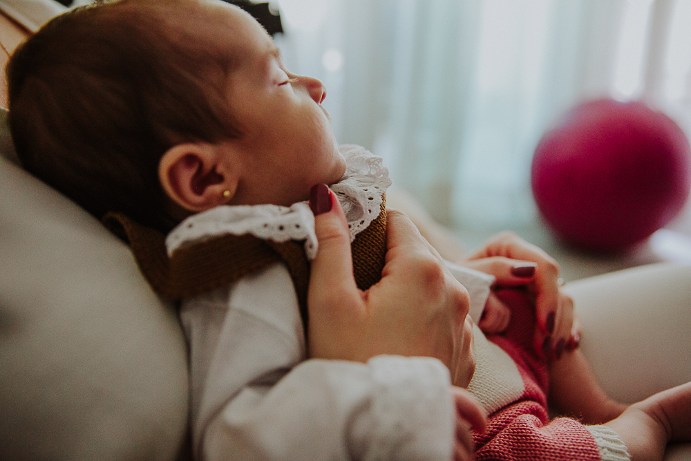 acompanhamento de bebe, natural newborn, fotografia de familia rj, fotografo de familia rj, fotografia de familia, fotografia afetiva aline lelles, fotos de familia em casa, programa boas vindas do canal gnt, album de fotografias