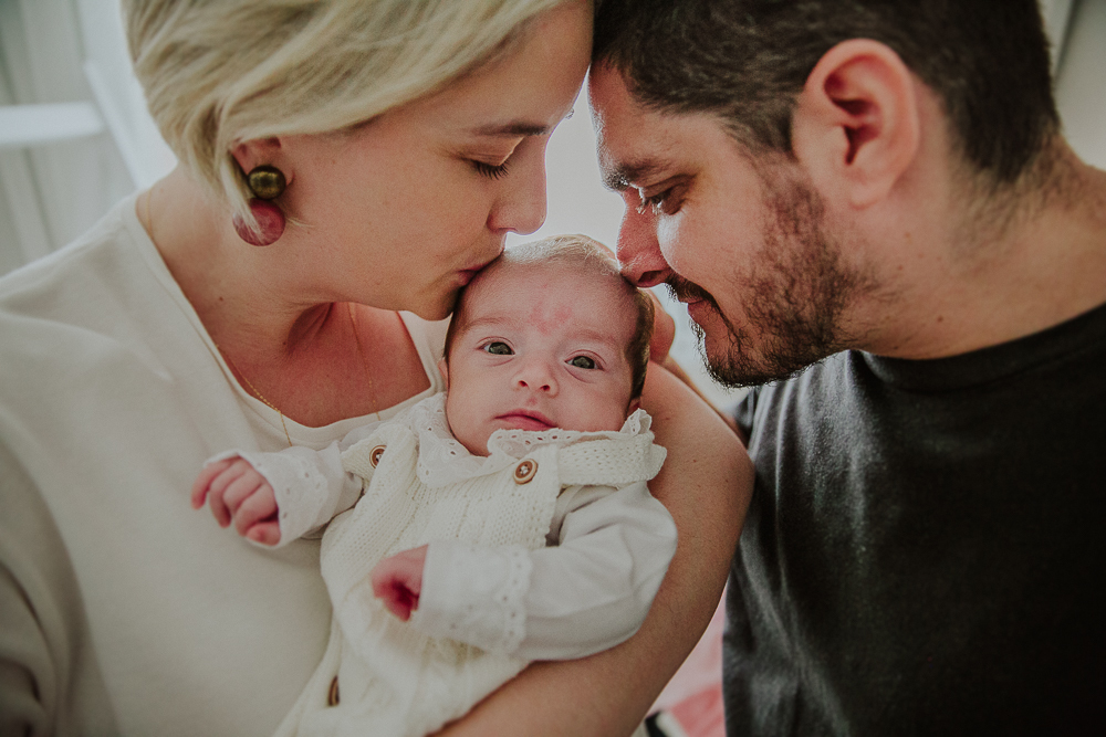 acompanhamento de bebe, natural newborn, fotografia de familia rj, fotografo de familia rj, fotografia de familia, fotografia afetiva aline lelles, fotos de familia em casa, programa boas vindas do canal gnt, album de fotografias