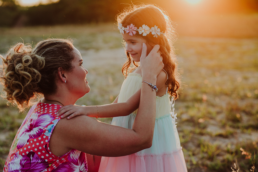 ensaio de familia, cotidiano poesia, fotografia afetiva, fotos de familia, ensaio de familia niteroi, ensaio de familia camboinhas, ensaio de familia rj, aline lelles, fotografa no rj, picnic em familia, retratos de familia, luz de outono, por do sol