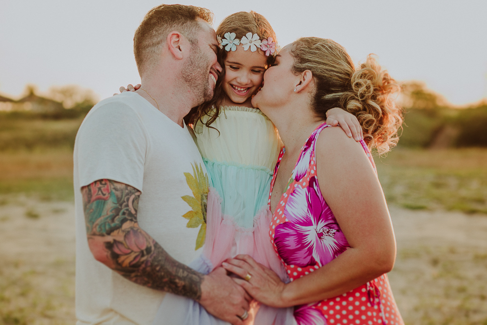 ensaio de familia, cotidiano poesia, fotografia afetiva, fotos de familia, ensaio de familia niteroi, ensaio de familia camboinhas, ensaio de familia rj, aline lelles, fotografa no rj, picnic em familia, retratos de familia, luz de outono, por do sol