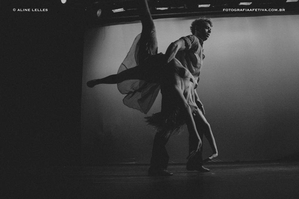 Affective Photography with Aline Lelles and Rodrigo Wittitz, Lifestyle Photography, With the Brightness of Your Look | A show by Jaime Ar&ocirc;xa (year 2007)