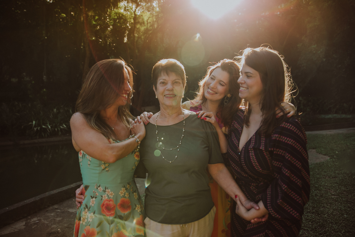 dia das maes, campanha dia das maes, ensaio fotografico no rio de janeiro, ensaio afetivo, fotografia afetiva, aline lelles, programa boa vindas no gnt, fotografa afetiva, album de fotos, album de familia, maes e irmas, constelacao familiar sistemica