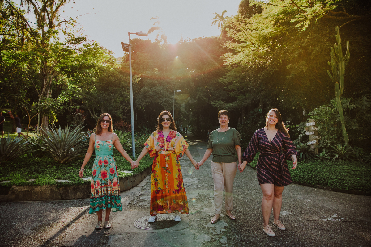 dia das maes, campanha dia das maes, ensaio fotografico no rio de janeiro, ensaio afetivo, fotografia afetiva, aline lelles, programa boa vindas no gnt, fotografa afetiva, album de fotos, album de familia, maes e irmas, constelacao familiar sistemica