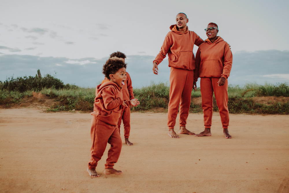 andressa reis e sergio carolino na criacao neurocompativel de seus filhos, forte como uma mãe, fotografia afetiva, aline lelles, ensaio de familia no rio de janeiro, ensaio de familia em saquarema, fotografia espontanea, ensaio externo, mentoria 