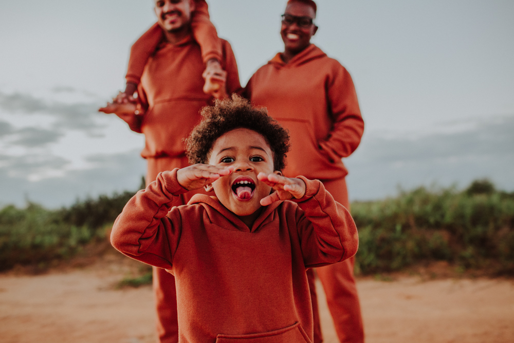 andressa reis e sergio carolino na criacao neurocompativel de seus filhos, forte como uma mãe, fotografia afetiva, aline lelles, ensaio de familia no rio de janeiro, ensaio de familia em saquarema, fotografia espontanea, ensaio externo, mentoria 