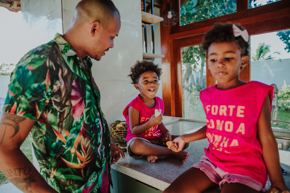 andressa reis e sergio carolino na criacao neurocompativel de seus filhos, forte como uma mãe, fotografia afetiva, aline lelles, ensaio de familia no rio de janeiro, ensaio de familia em saquarema, fotografia espontanea, ensaio externo, mentoria 