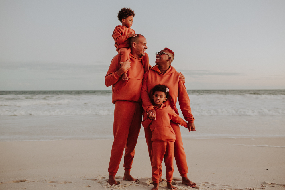 andressa reis e sergio carolino na criacao neurocompativel de seus filhos, forte como uma mãe, fotografia afetiva, aline lelles, ensaio de familia no rio de janeiro, ensaio de familia em saquarema, fotografia espontanea, ensaio na praia, mentoria 