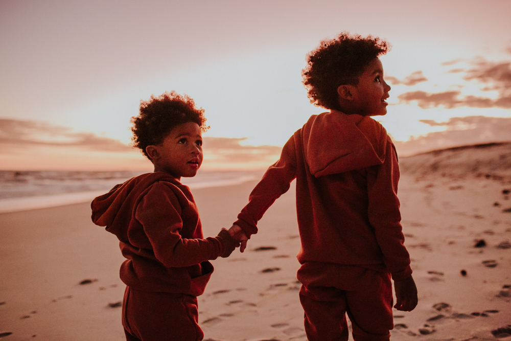 amor entre irmaos, familia unida, ensaio no por do sol, criacao neurocompativel, terapia infantil, psicologia infantil, criacao de filhos, fotos de criancas e bebes rj, ensaio fotografico de familia rj, aline lelles, fotografia afetiva