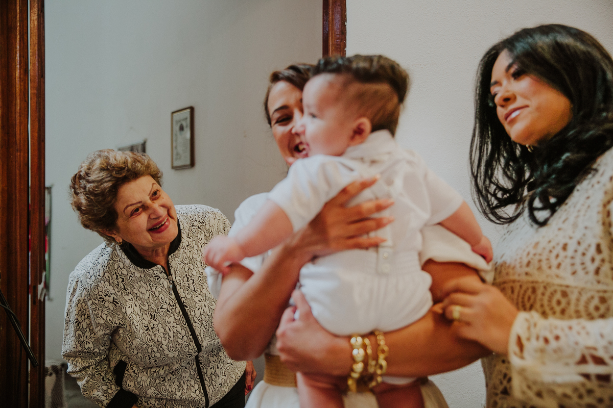 igreja nossa senhora da luz, padre marcelo batizado, batismo rj, batizado rj, batismo rio de janeiro, batizado rio de janeiro, fotografia de familia, fotografia de bebe, oracao em familia, alto da boa vista, aline lelles, fotografia afetiva