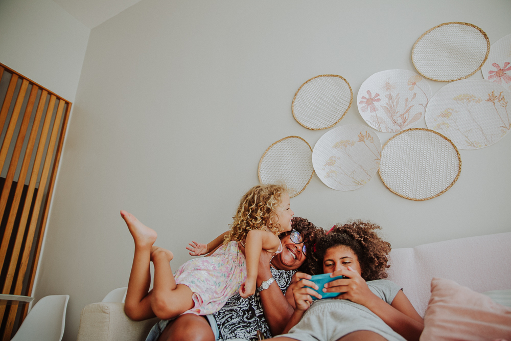 tati borges schindler fotografa na alemanha, ensaio de familia, cotidiano poesia, fotografia afetiva, fotos de familia, ensaio de familia cabo frio, ensaio de familia rj, aline lelles, fotografa no rj, cafe da manha em familia, fotografia espontanea