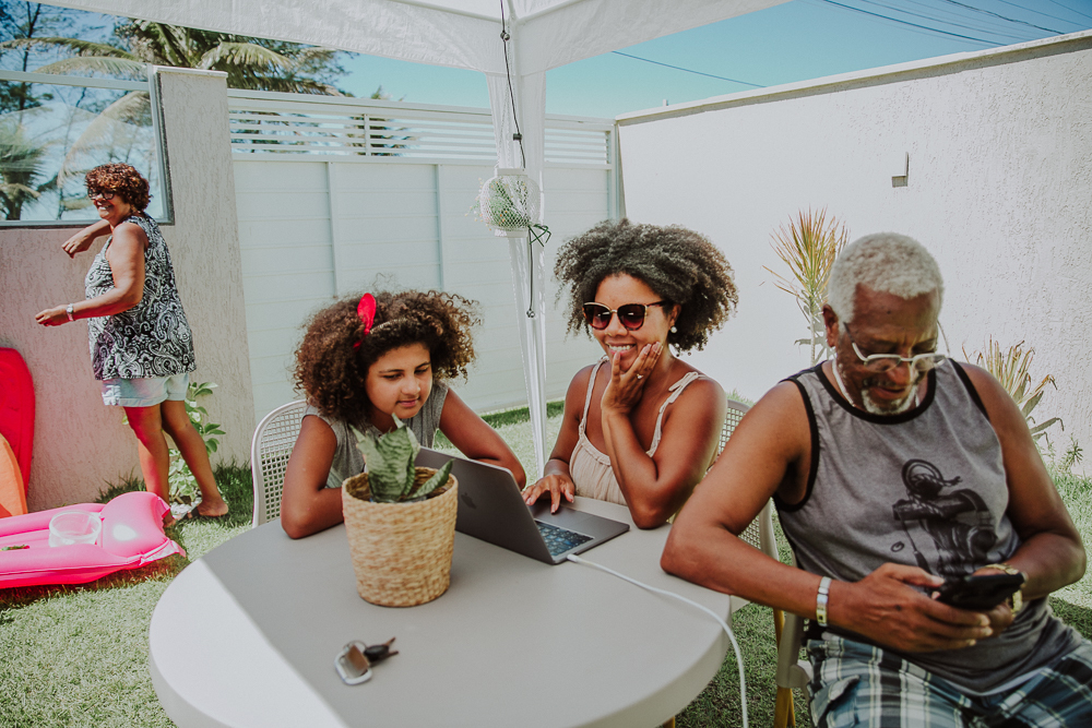 tati borges schindler fotografa na alemanha, ensaio de familia, cotidiano poesia, fotografia afetiva, fotos de familia, ensaio de familia cabo frio, ensaio de familia rj, aline lelles, fotografa no rj, cafe da manha em familia, fotografia espontanea