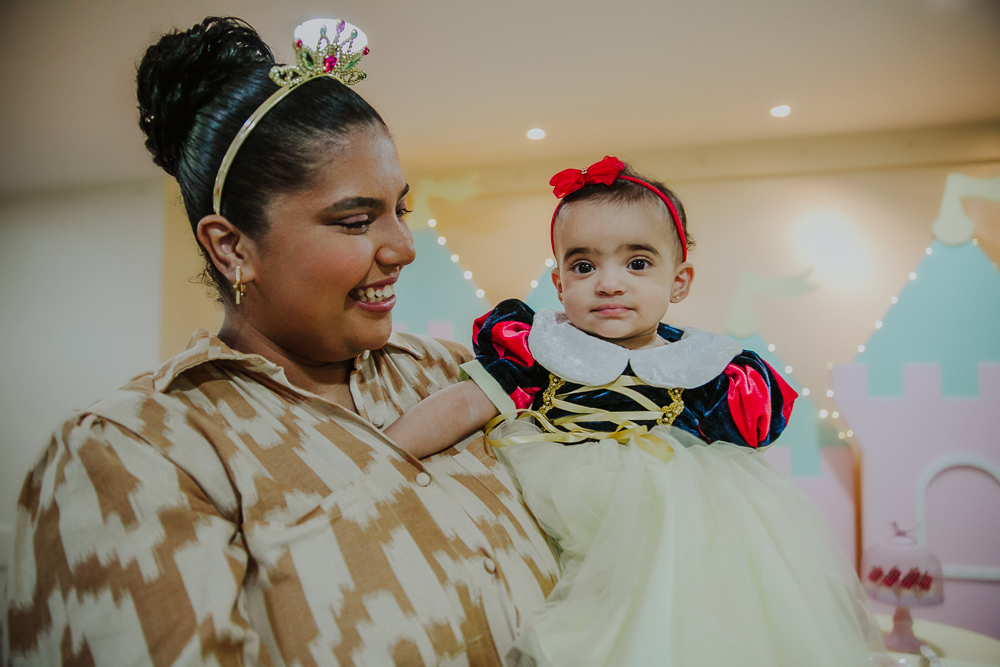 fotografia de festa infantil rio de janeiro, ensaio de familia rj, festa tema branca de neve, tema disney, casa de festas na barra da tijuca, decoracao de festa infantil, decoracao de festas, aline lelles, fotografia afetiva rj, fotos de festa de crianca,