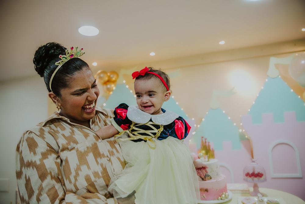 fotografia de festa infantil rio de janeiro, ensaio de familia rj, festa tema branca de neve, tema disney, casa de festas na barra da tijuca, decoracao de festa infantil, decoracao de festas, aline lelles, fotografia afetiva rj, fotos de festa de crianca,