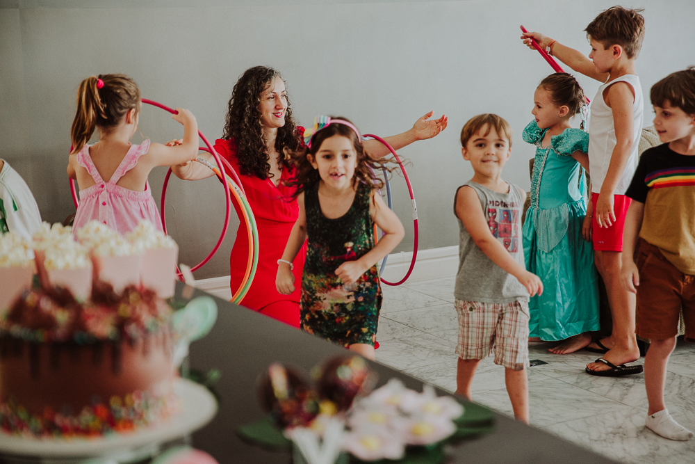 fotografia de festa infantil rio de janeiro, festa infantil em copacabana rj, ensaio de familia rj, festa festa de menina, decoracao tropical, decoracao de festa infantil, decoracao de festas flamingo, aline lelles, fotografia afetiva rj, fotos festa