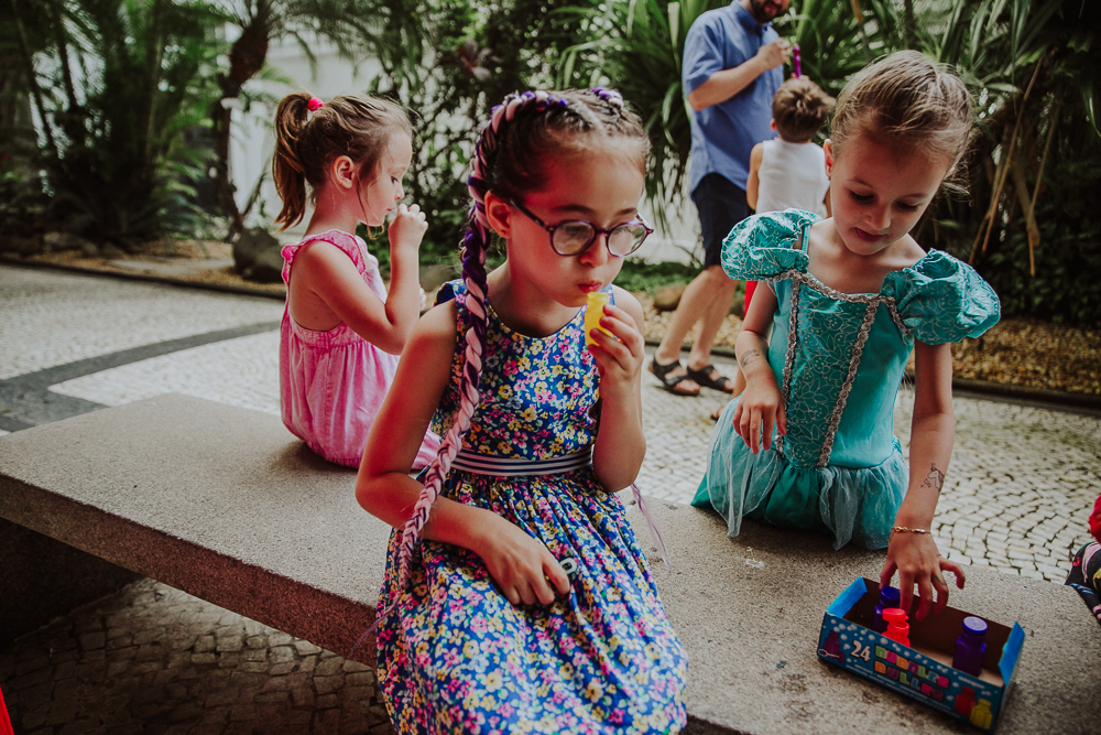 fotografia de festa infantil rio de janeiro, festa infantil em copacabana rj, ensaio de familia rj, festa festa de menina, decoracao tropical, decoracao de festa infantil, decoracao de festas flamingo, aline lelles, fotografia afetiva rj, fotos festa