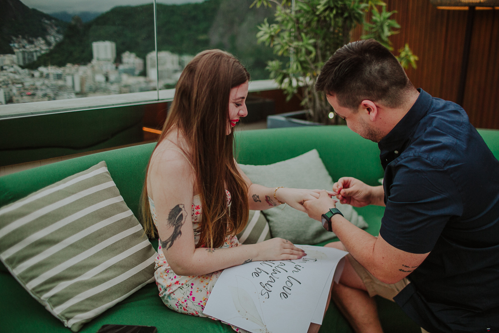 fotografia de pedido de casamento, isabel lounge hilton hotel, pedido de casamento no rio de janeiro, fotógrafo de casamentos no rj, surpresa de casamento copacabana, fotografia afetiva leme rj, como fazer um pedido de casamento supresa