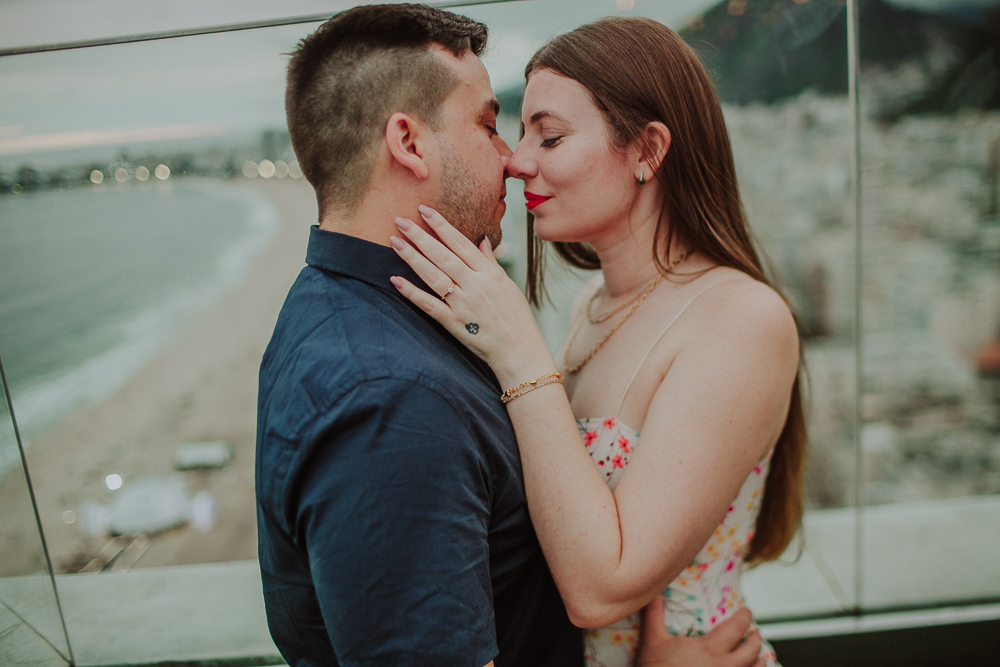fotografia de pedido de casamento, isabel lounge hilton hotel, pedido de casamento no rio de janeiro, fotógrafo de casamentos no rj, surpresa de casamento copacabana, fotografia afetiva leme rj, como surpreender a namorada com pedido de casamento