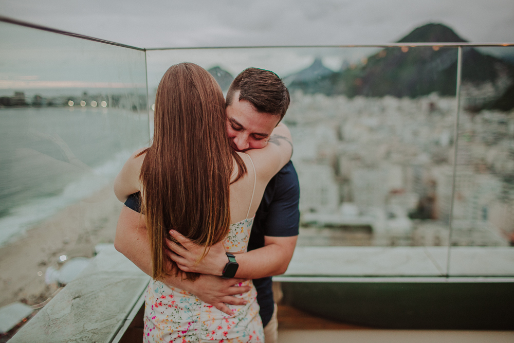 fotografia de pedido de casamento, isabel lounge hilton hotel, pedido de casamento no rio de janeiro, fotógrafo de casamentos no rj, surpresa de casamento copacabana, fotografia afetiva leme rj, como surpreender a namorada com pedido de casamento