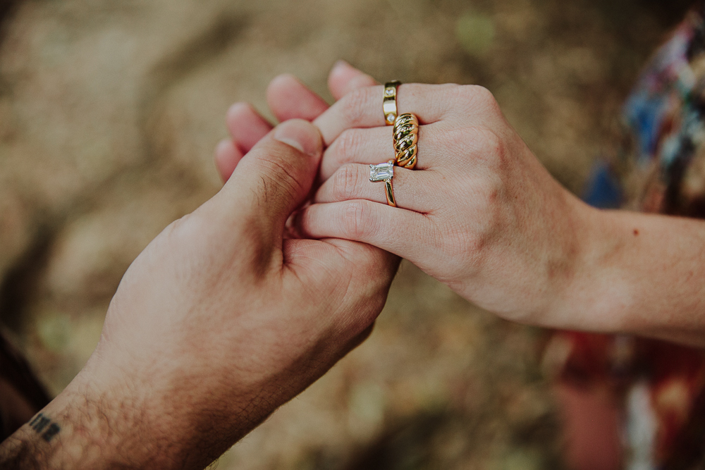 
Bride gets emotional with surprise marriage proposal at Dona Marta viewpoint, one of the most beautiful places in the city of Rio de Janeiro, which has views of Cristo Redentor and Sugar Loaf, engagement ring, wedding ring RJ, ensaio de casal rj