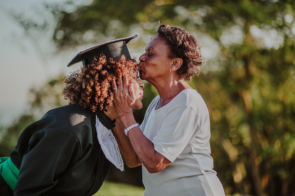 ensaio de formatura rj, fotos de formatura rj, beca e canudo formatura rj, formandos rio de janeiro, cadeira de formatura rj, fotografia de formatura, fotografia afetiva, aline lelles, fotos de formatura no mirante dona marta, formanda de servico social r