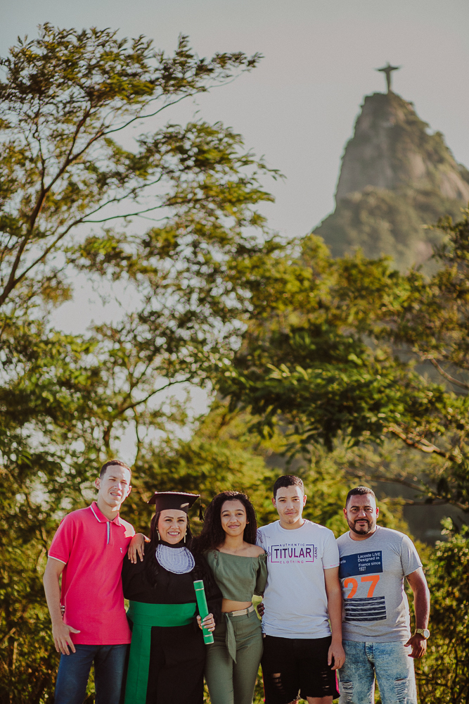 ensaio de formatura rj, fotos de formatura rj, beca e canudo formatura rj, formandos rio de janeiro, cadeira de formatura rj, fotografia de formatura, fotografia afetiva, aline lelles, fotos de formatura no mirante dona marta, formanda de servico social r