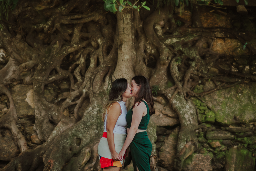 fotografia de pedido de casamento na praia vermelha urca rio de janeiro, pedido de casamento LGBTQIAP+ rio de janeiro, pedido de casamento na praia, ensaio casal LGBTQIAP+, ensaio casal homossexual, ensaio casal desfem, casal lésbico fotografia rj