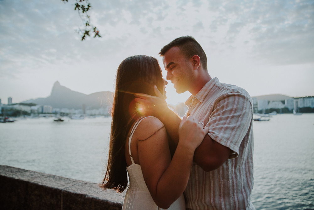 Marriage Proposal Photography, photography for tourists, fotografia de pedido de casamento rio de janeiro rj, pedido de casamento na mureta da urca rio de janeiro, pedido de casamento na praia por do sol,  ideias para pedido de casamento, alianca noivado