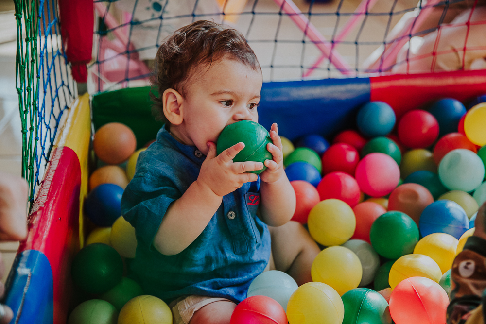 fotografia de festa infantil rio de janeiro, festa infantil em jacarepaguá rj, ensaio de familia rj, festa de menino, decoracao de festa infantil colorida, decoracao festa junina, emocao em festa infantil, fotos espontaneas de crianca, fotografia de festa