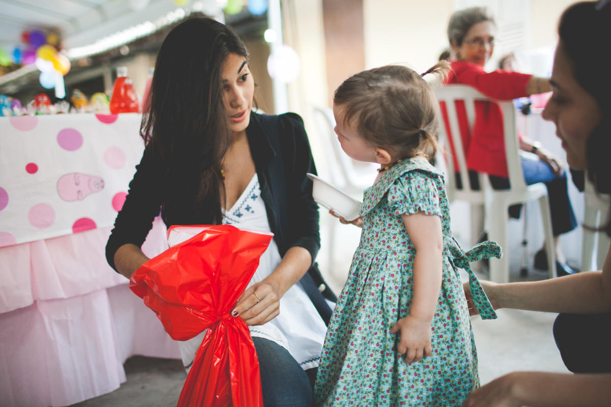 Fotografia Afetiva com Aline Lelles e Rodrigo Wittitz, Fotógrafo de Família, Fotografia de Festa Infantil, Fotógrafo de Festa Infantil Rio de Janeiro, Festa Infantil RJ, Fotografia Lifestyle, Criança correndo no quintal da vovó, decoração feita pela mamãe