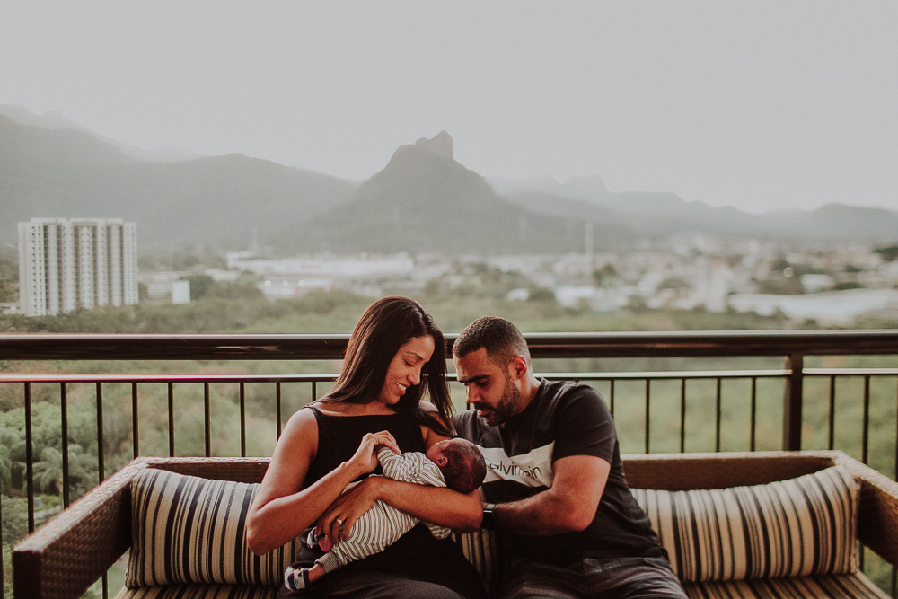 ensaio fotográfico bebê Rio de Janeiro, acompanhamento fotográfico bebê, fotos newborn, fotografia de bebê Rio, ensaio fotográfico infantil, fotos de bebês, fotografia afetiva, sessão de fotos bebê, fotos de crescimento infantil, fotografia de família RJ