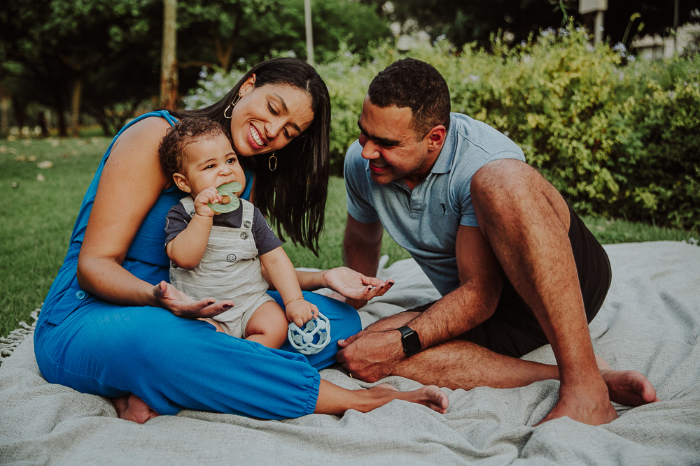 ensaio fotográfico bebê Rio de Janeiro, acompanhamento fotográfico bebê, fotos newborn, fotografia de bebê Rio, ensaio fotográfico infantil, fotos de bebês, fotografia afetiva, sessão de fotos bebê, fotos de crescimento infantil, fotos de família RJ