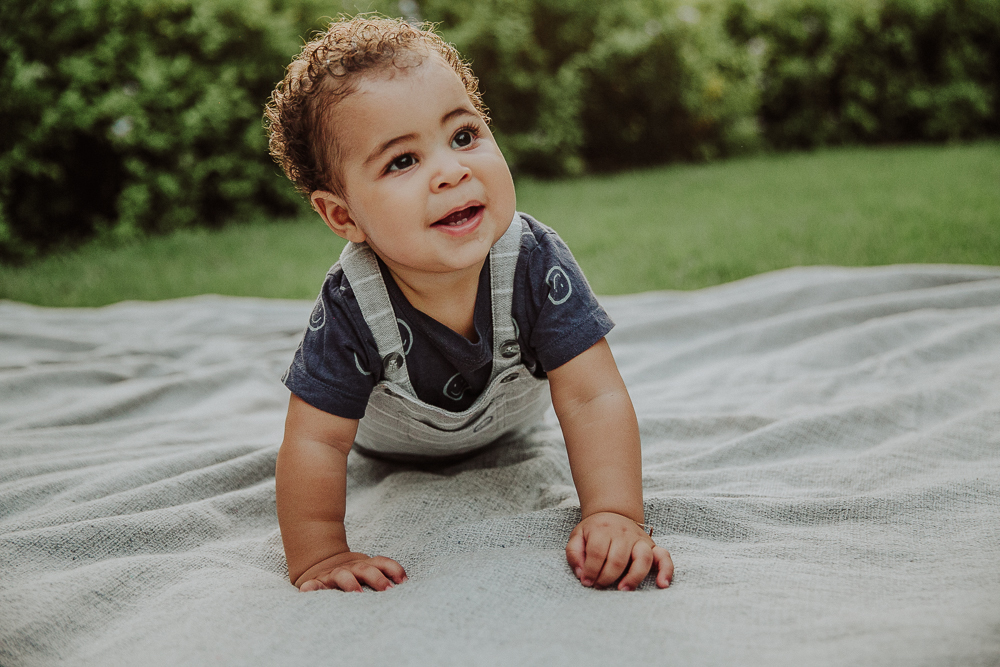 ensaio fotográfico bebê Rio de Janeiro, acompanhamento fotográfico bebê, fotos newborn, fotografia de bebê Rio, ensaio fotográfico infantil, fotos de bebês, fotografia afetiva, sessão de fotos bebê, fotos de crescimento infantil, fotos de família RJ