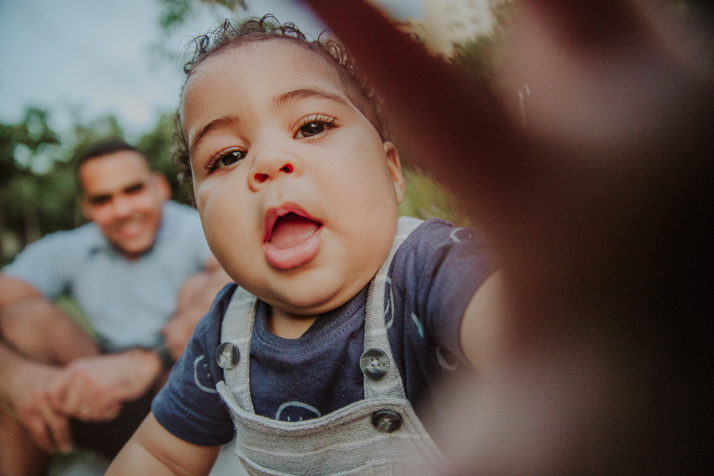 ensaio fotográfico bebê Rio de Janeiro, acompanhamento fotográfico bebê, fotos newborn, fotografia de bebê Rio, ensaio fotográfico infantil, fotos de bebês, fotografia afetiva, sessão de fotos bebê, fotos de crescimento infantil, fotos de família RJ