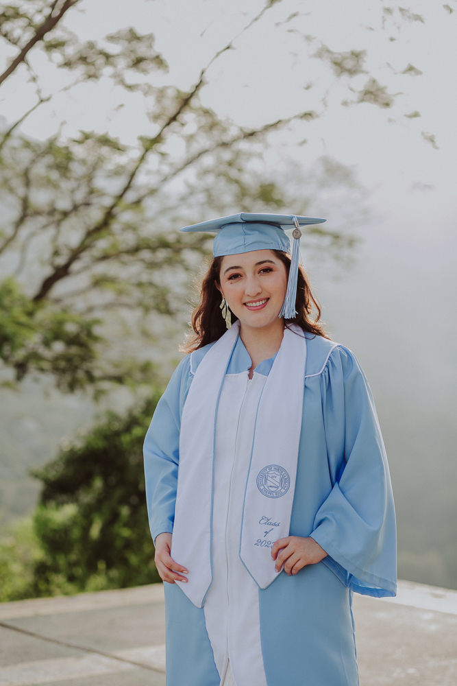 fotos de formatura no Rio de Janeiro, retrato formanda, Mirante Dona Marta, fotos de formatura Rio, formatura Relações Internacionais, formatura Português, formatura Linguística, fotografia de formatura, retratos formandos RJ.