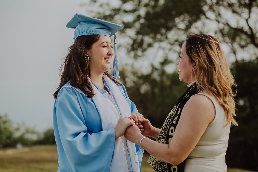 fotos de formatura no Rio de Janeiro, retrato formanda, Mirante Dona Marta, fotos de formatura Rio, formatura Relações Internacionais, formatura Português, formatura Linguística, fotografia de formatura, retratos formandos RJ.