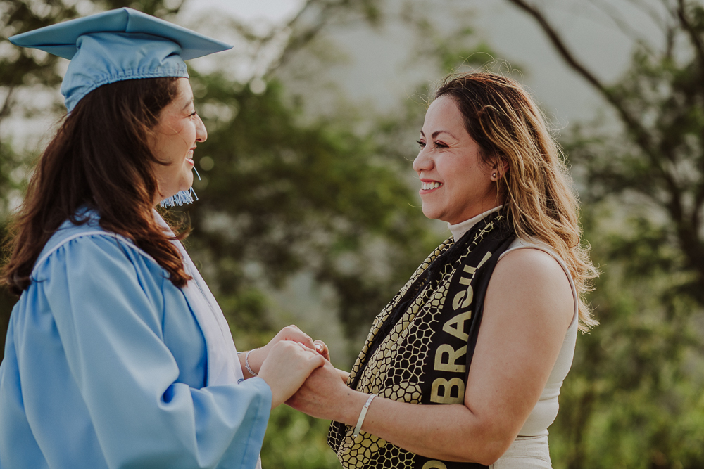fotos de formatura no Rio de Janeiro, retrato formanda, Mirante Dona Marta, fotos de formatura Rio, formatura Relações Internacionais, formatura Português, formatura Linguística, fotografia de formatura, retratos formandos RJ.