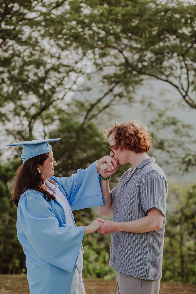 fotos de formatura no Rio de Janeiro, retrato formanda, Mirante Dona Marta, fotos de formatura Rio, formatura Relações Internacionais, formatura Português, formatura Linguística, fotografia de formatura, retratos formandos RJ.