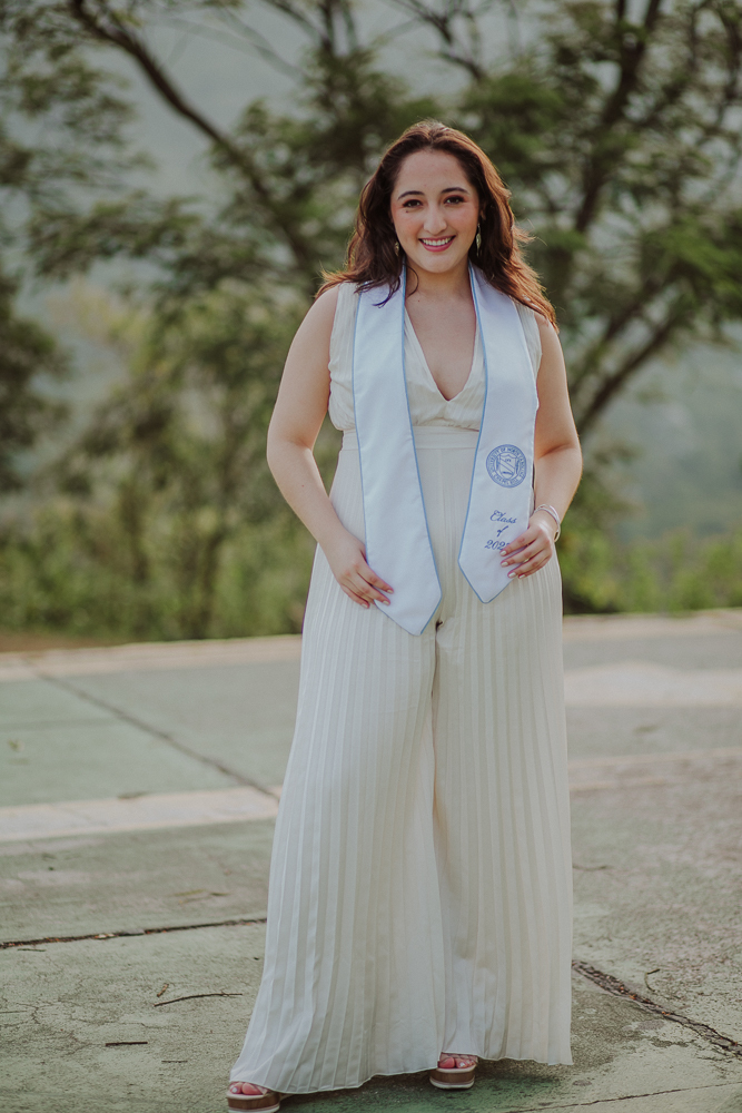 fotos de formatura no Rio de Janeiro, retrato formanda, Mirante Dona Marta, fotos de formatura Rio, formatura Relações Internacionais, formatura Português, formatura Linguística, fotografia de formatura, retratos formandos RJ.