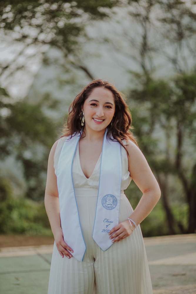 fotos de formatura no Rio de Janeiro, retrato formanda, Mirante Dona Marta, fotos de formatura Rio, formatura Relações Internacionais, formatura Português, formatura Linguística, fotografia de formatura, retratos formandos RJ.