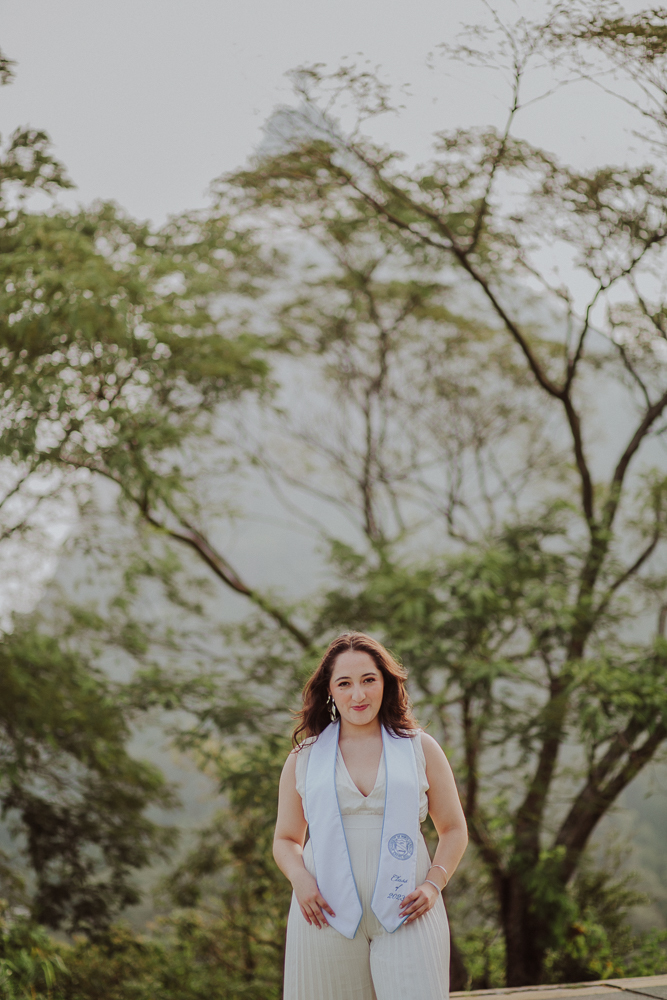 fotos de formatura no Rio de Janeiro, retrato formanda, Mirante Dona Marta, fotos de formatura Rio, formatura Relações Internacionais, formatura Português, formatura Linguística, fotografia de formatura, retratos formandos RJ.