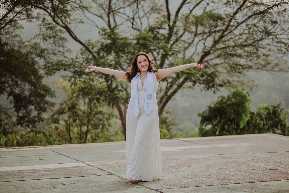 fotos de formatura no Rio de Janeiro, retrato formanda, Mirante Dona Marta, fotos de formatura Rio, formatura Relações Internacionais, formatura Português, formatura Linguística, fotografia de formatura, retratos formandos RJ.