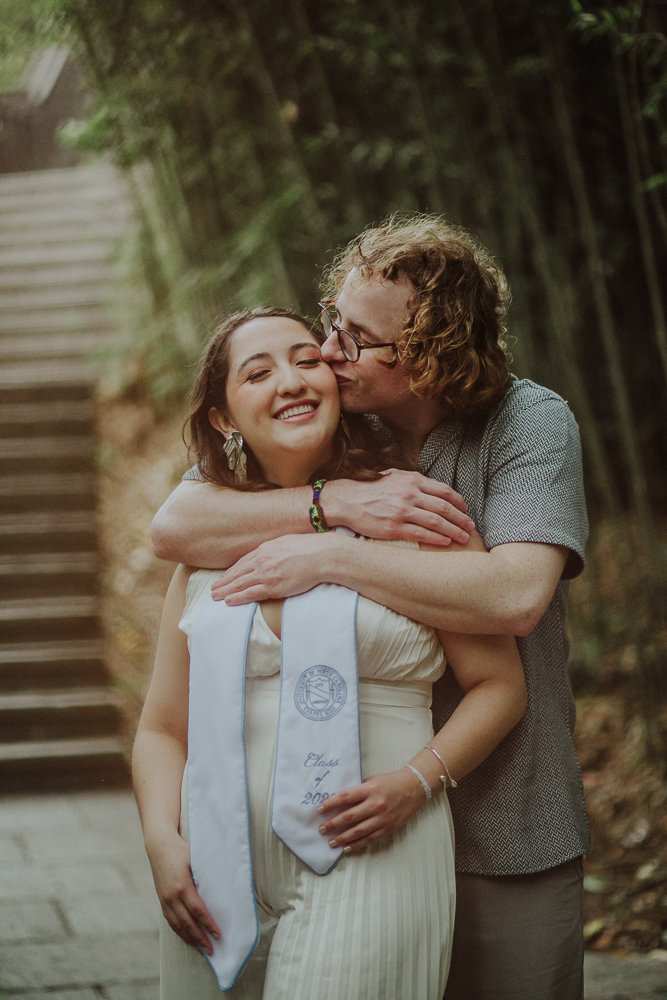 fotos de formatura no Rio de Janeiro, retrato formanda, Mirante Dona Marta, fotos de formatura Rio, formatura Relações Internacionais, formatura Português, formatura Linguística, fotografia de formatura, retratos formandos RJ.