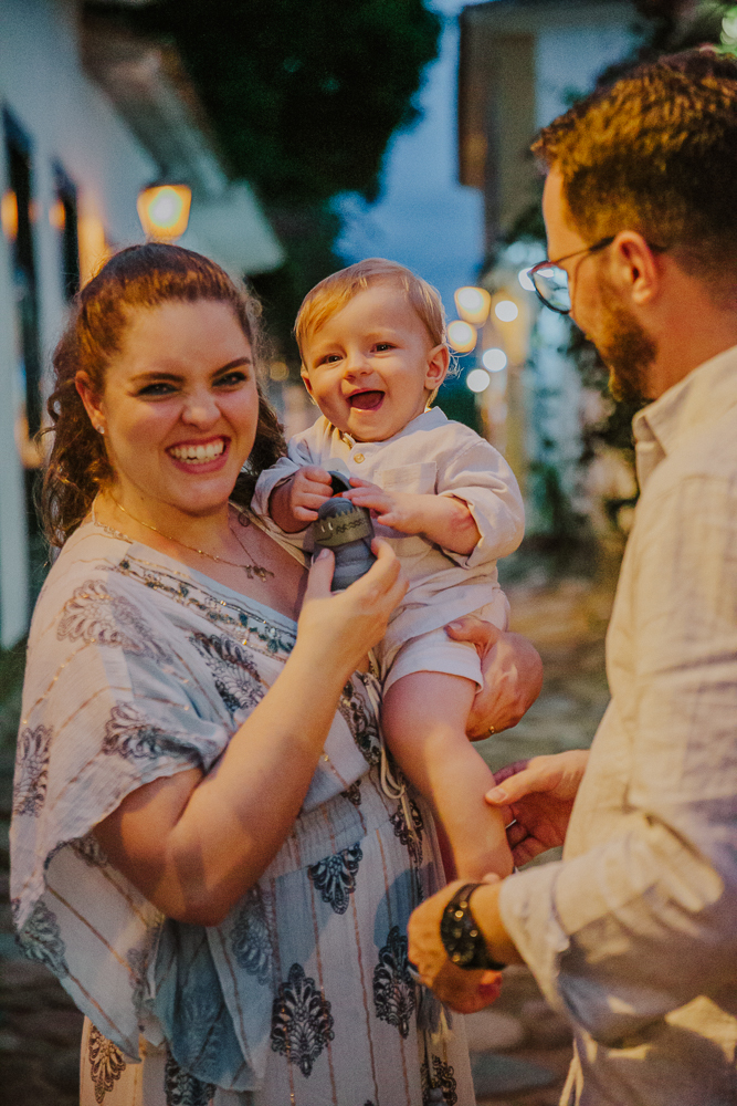 ensaio fotográfico bebê Paraty RJ, acompanhamento fotográfico bebê, fotos newborn, fotografia de bebê Paraty RJ, ensaio fotográfico infantil, fotos de bebês, fotografia afetiva, sessão de fotos mamãe e bebê, fotos de crescimento infantil, fotos paraty