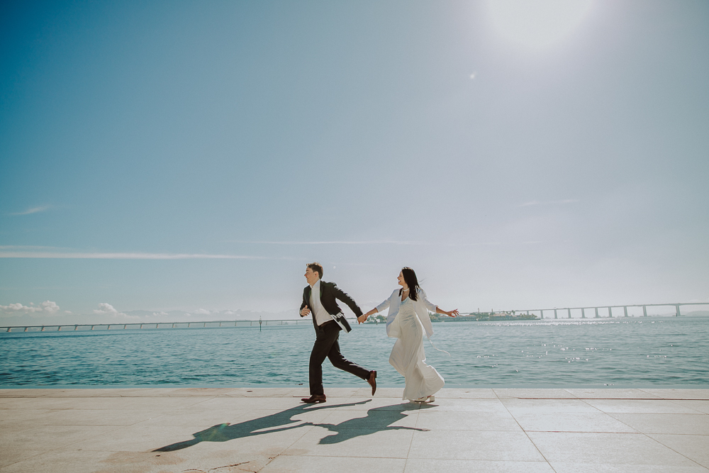 ensaio de casal pre wedding no rio de janeiro, ensaio de casal museu do amanha, ensaio de casal mureta da urca, onde fotografar ensaio de casal no rio de janeiro, fotografia de casal rj, fotografia intimista, a intimidade do casal, ensaio fotografico rj