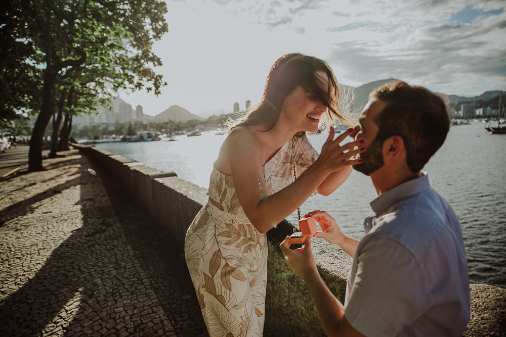 fotografia de pedido de casamento rio de janeiro rj, local pedido de casamento rj, fotografia de casal, pedido de casamento mureta da urca rj, marriage proposal photography mureta da urca, pedido de casamento intimista, pedido de casamento romantico
