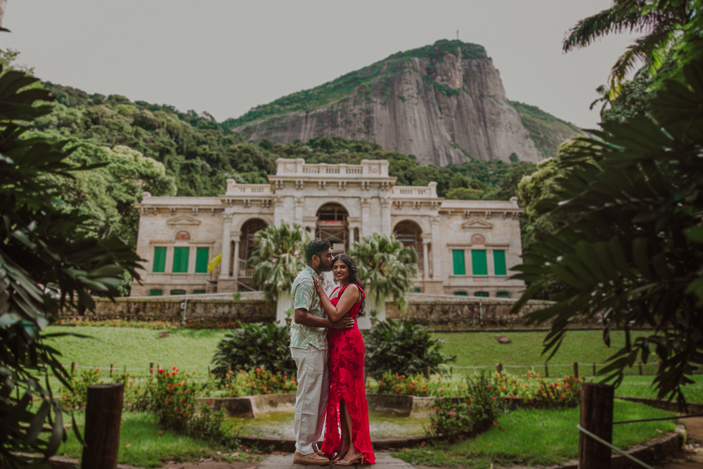 couple photography Rio de Janeiro, Rio couple photoshoot, engagement photographer Rio, proposal photography Brazil, pre wedding Rio, honeymoon photos Rio, romantic photos Rio, Parque Lage photoshoot, Rio photographer, couple session Brazil