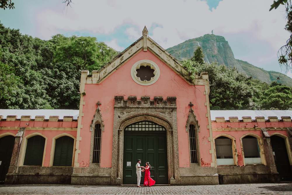couple photography Rio de Janeiro, Rio couple photoshoot, engagement photographer Rio, proposal photography Brazil, pre wedding Rio, honeymoon photos Rio, romantic photos Rio, Parque Lage photoshoot, Rio photographer, couple session Brazil, aline lelles